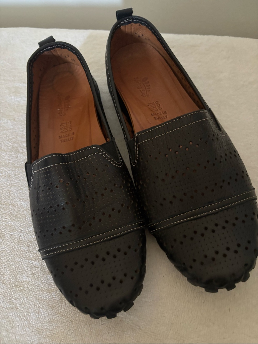 Woman’s Spring Step Fredia Perforated Leather Slip-On Loafer Size 7.5 - Picture 2 of 6